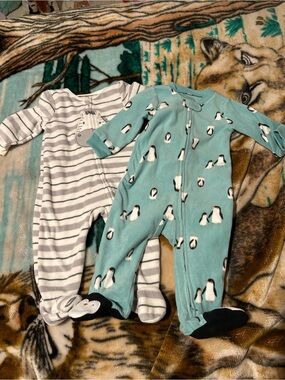Bundle of 2 footsie pajamas